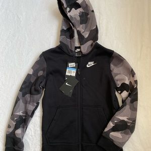 NWT Nike youth boys zip up size 10-12